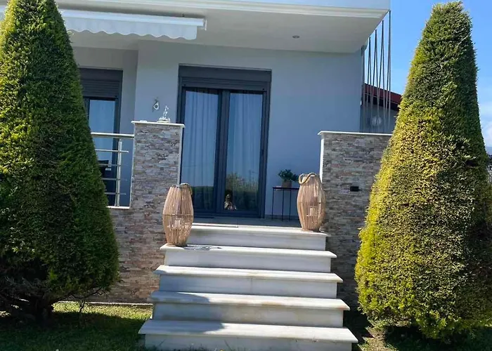 Plaka Luxury